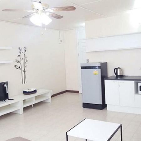 Popular Condo C6 Нонтхабури Экстерьер фото